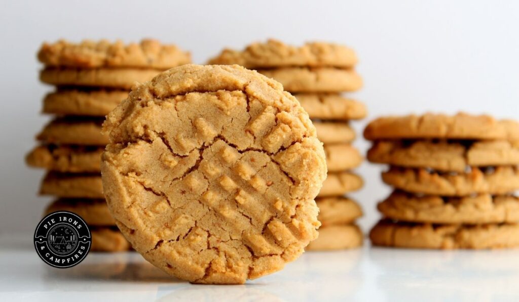 Easy Peanut Butter Cookies for Camping @ PieIronsAndCampfires.com